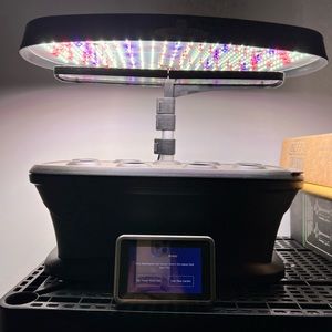 Aero garden with pods